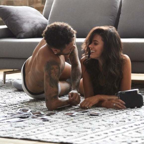 Neymar segue pai da ex-namorada Bruna Marquezine