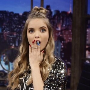 Giovanna Chaves está no ar como a Priscila da novela 'Cúmplices de Um Resgate'