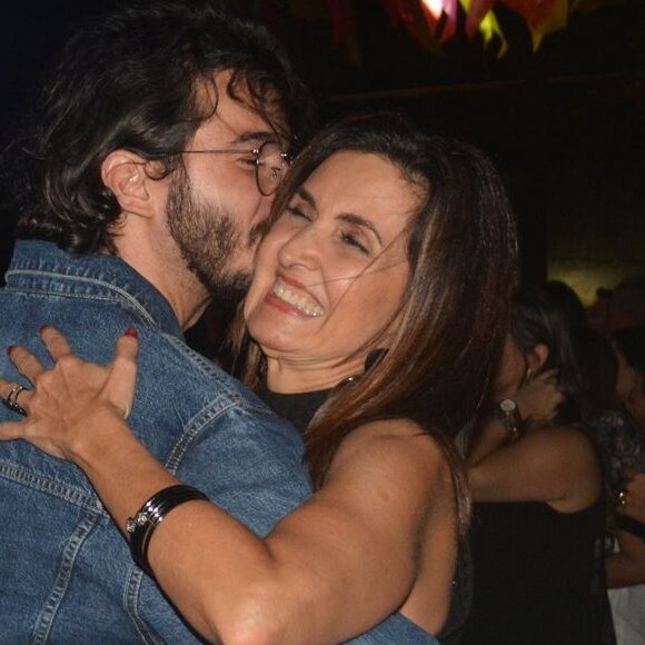 Fátima Bernardes e Túlio Gadêlha estão viajando de férias para comemorarem mais um ano de namoro