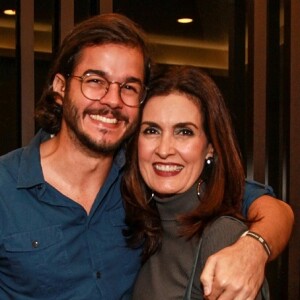 Fátima Bernardes se declarou ao namorado, Túlio Gadêlha, pelo 3º aniversário de namoro: 'Esses somos nós hoje. Mas três anos separam a segunda foto da terceira. Três anos que nos deixaram cada dia mais juntos'