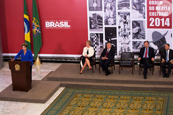 A cerimônia que condecorou Aguinaldo Silva aconteceu em Brasília