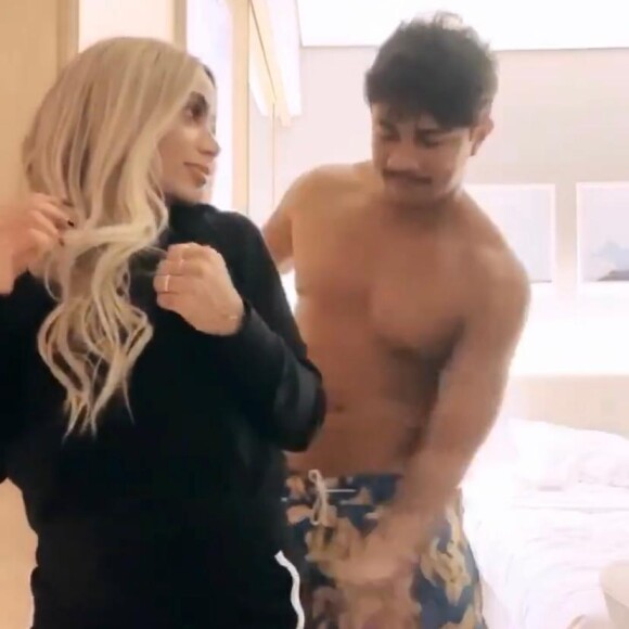 Anitta leva tapa no bumbum de Xamã ao dançar a música 'Meu Lado da História' com rapper