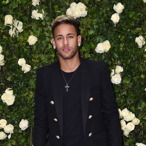 Neymar dança música 'Só Tem Eu', de Zé Felipe, e web aponta deboche