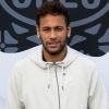 Neymar postou vídeo dançando música de Zé Felipe para comemorar chegada do fim de semana