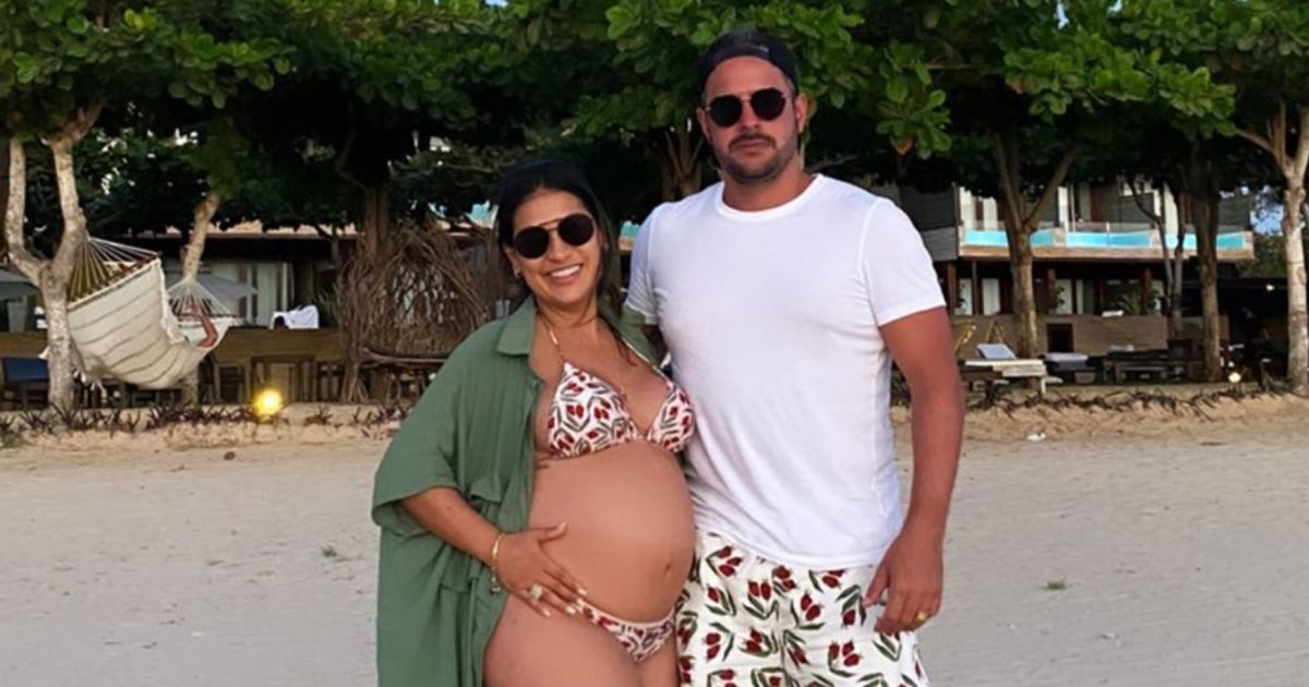 Simone mostra corpo de biquíni na gravidez após ganhar 7 kg. Foto