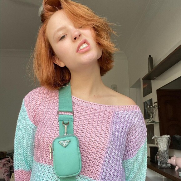 Bolsa Prada usada por Larissa Manoela possui mininécessaire removível de Nylon