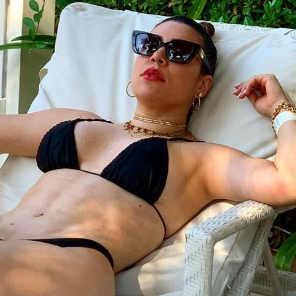Naiara Azevedo exibe abdômen definido em foto de biquíni, em 14 de novembro de 2020