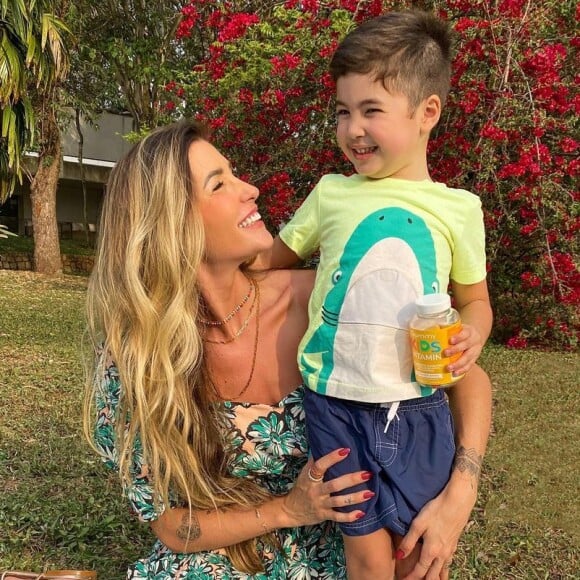 Mãe de Lucca, Aline Gotschalg disse que está em paz com seu corpo