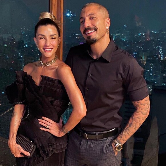 Casada com Fernando Medeiros, Aline Gotschalg desabafa por críticas ao corpo