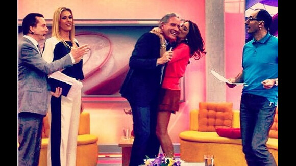 Roberto Justus ganha beijo de Ticiane Pinheiro em visita ao 'Programa da Tarde'