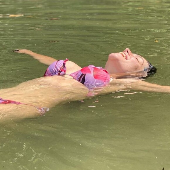 Thais Fersoza exibiu corpo em foto de biquíni