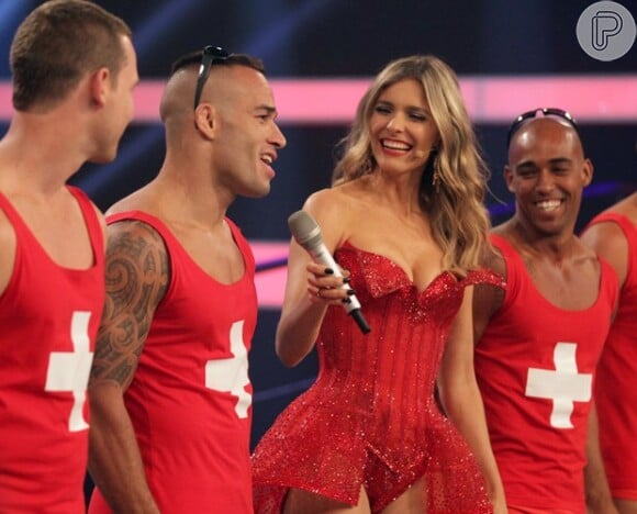 Fernanda Lima levou uma cantada de um salva-vidas que participou do programa 'Amor & Sexo' de quinta-feira, 6 de novembro de 2014
