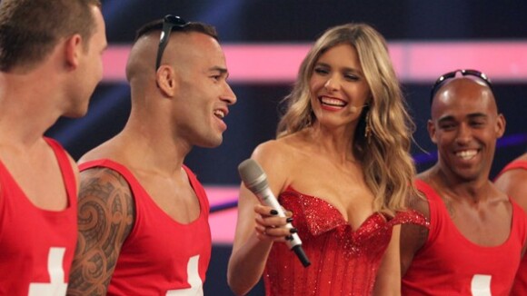 Fernanda Lima ganha cantada de salva-vidas no 'Amor & Sexo': 'Até eu beijava'