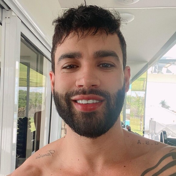 Em busca de hipertrofia muscular, Gusttavo Lima esta sendo acompanhado por nutricionista e pelo bodybuilding Felipe Franco