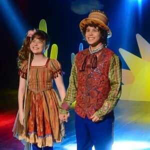 Igor Jansen e Sophia Valverde em cena da novela infantil 'As Aventuras de Poliana'