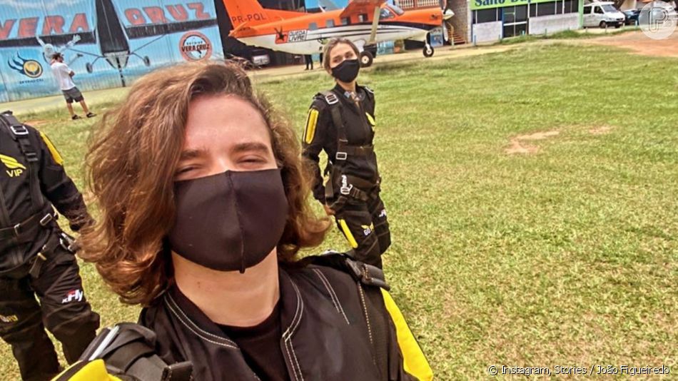 Sasha Meneghel e João Figueiredo saltam de paraquedas em ...