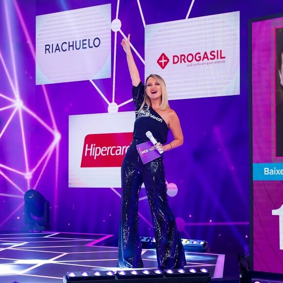Eliana é madrinha do Teleton, campanha solidária realizada em prol da AACD (Associação  de Assistência à Criança Deficiente)