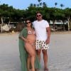 Dupla de Simaria, Simone exibe barriga de grávida de biquíni