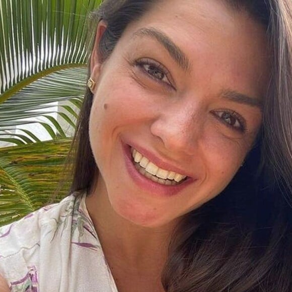 Thais Fersoza apostou em um top decotado para treinar e seu corpo virou assunto na web