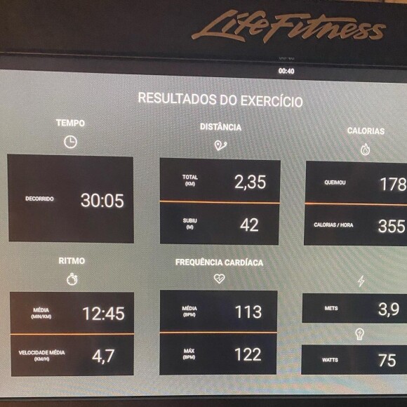 Gusttavo Lima publica foto após correr em esteira