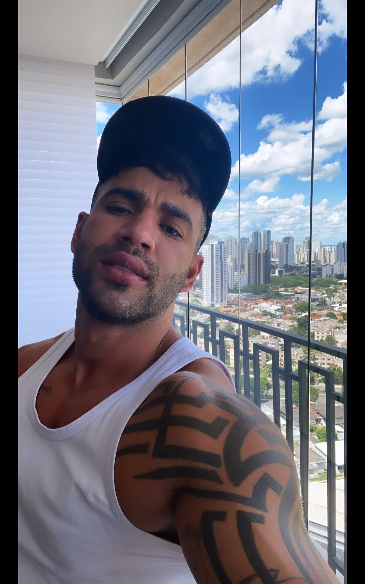 Foto Gusttavo Lima Pede Permiss O Para Se Divertir Ap S Exerc Cio Purepeople