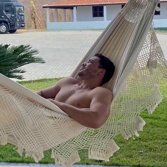 Wesley Safadão colecionou elogios por foto sem camisa