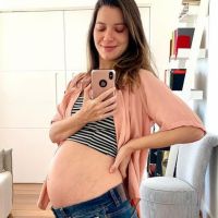 Nathalia Dill exibe barriga de grávida aos 7 meses em foto