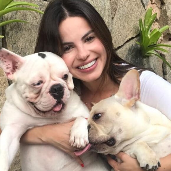 Pets de Sthefany Brito tiveram reações diferentes com o nascimento do filho da atriz