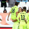 Neymar e outros jogadores do Barcelona comemoram o gol de Jordi Alba, na virada do Barcelona sobre o Almería