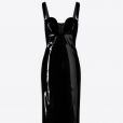 Vestido Saint Laurent usado por Lily Collins está  à venda pelo site Mytheresa por € 2.765, R$ 17 mil na cotação atual 