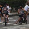 Bianca Bin pedala ao lado do marido na orla do Rio, neste sábado, 8 de novembro de 2014