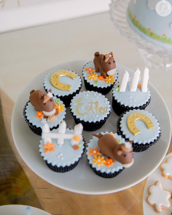 Veja foto de cupcake do mesversário da filha de Kaká