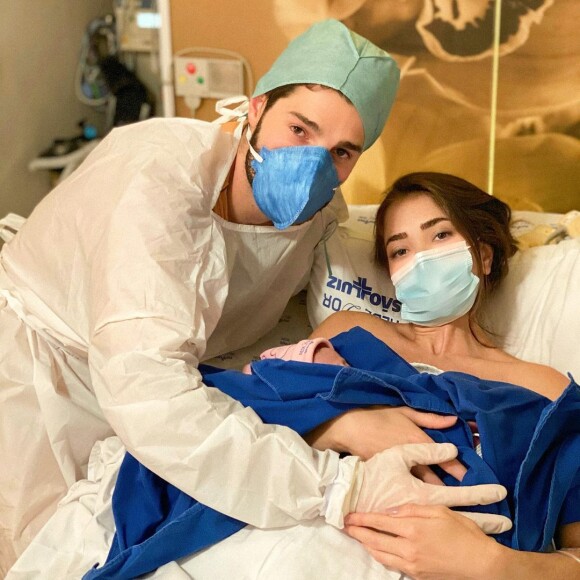 Alok comemora crescimento da filha