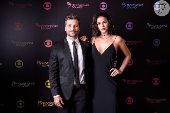 Bruna Marquezine se junta a time de famosos que romperam contrato com a TV Globo em janeiro de 2020; atriz manteve parceria por 17 anos com a emissora
