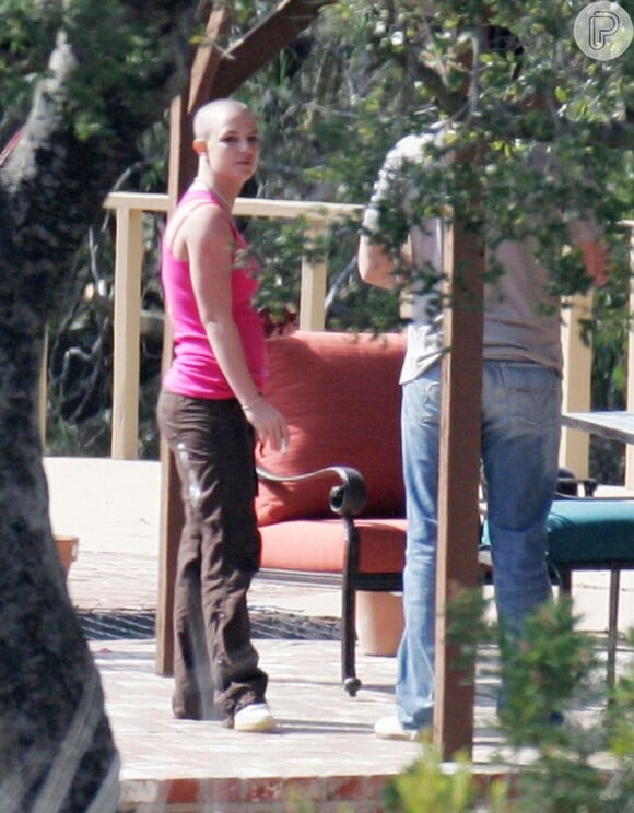 Com o fim do casamento, em 2007, Britney Spears raspou a cabeça e parou numa clínica de reabilitação