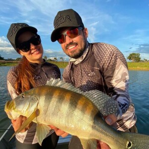 Maiara e Fernando Zor foram vistos aos beijos em saída de badalado restaurante em São Paulo, em outubro deste ano