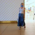 Angélica mostra look durante passeio em shopping no Rio