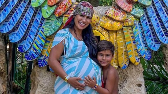 Dupla de Simaria, Simone exibe crescimento de barriga de gravidez em foto com filho