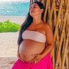 Dupla de Simaria, Simone valoriza barriga de gravidez em looks