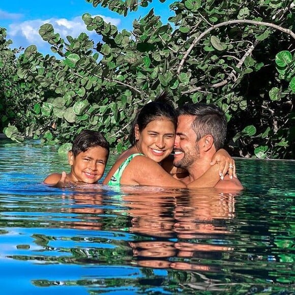 Dupla de Simaria, Simone mostra foto com família em viagem