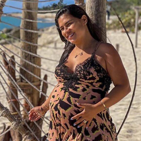 Dupla de Simaria, Simone mostra barriga de gravidez aos 7 meses