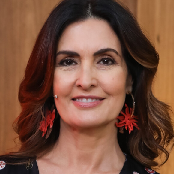 Fátima Bernardes, em tratamento contra câncer, atualizou seu estado de saúde aos fãs: 'Liberada para dar pequenos passeios pelo condomínio, sem fazer esforço'