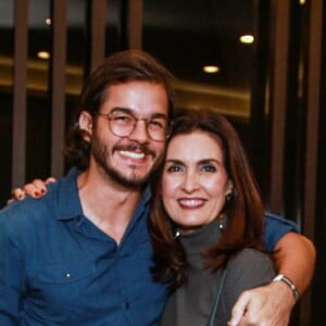 Fátima Bernardes posou com Túlio Gadêlha, seu namorado, ao sair de casa nesta sexta-feira, 18 de dezembro de 2020