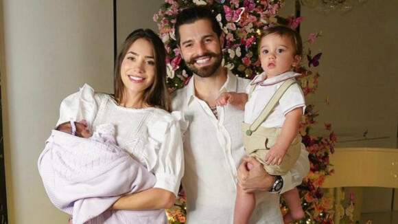 Filha de Romana Novais e Alok, Raika deixa UTI e faz 1ª foto em família no Natal