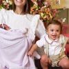 Romana Novais faz foto no Natal com Ravi, seu primeiro filho, e a bebê Raika