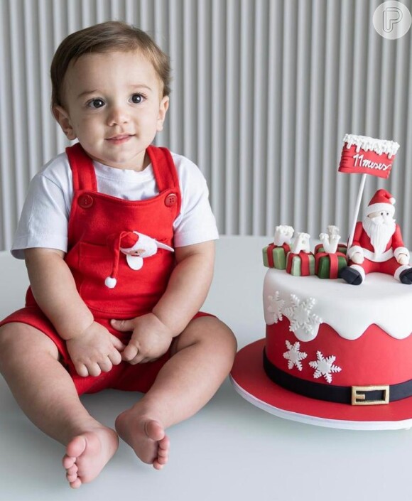 Alok exibe o filho, Ravi, pronto para o Natal 2020