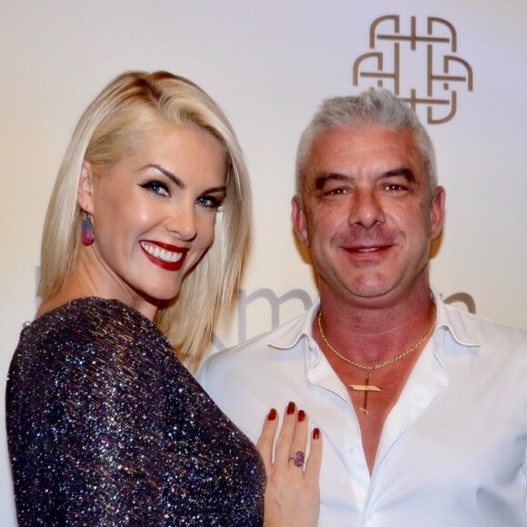 Ana Hickmann apoia marido em internação