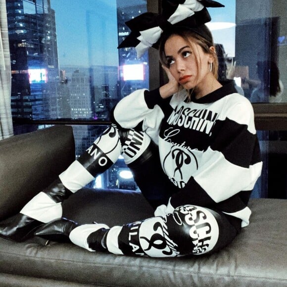 Look maximalista de Anitta ganhou elogios de famosas