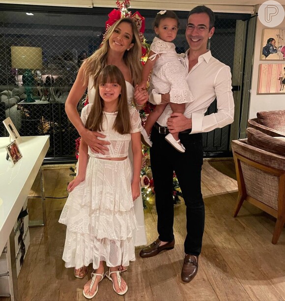 Ticiane Pinheiro recebeu 2021 com as duas fihas, Rafa Justus e Manuella Tralli, e o marido, Cesar Tralli, pai da caçula
