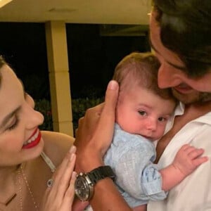 Sthefany Brito posou com o filho, Antonio Enrico, de 2 meses: 'Nossa vida inteira nos nossos braços'